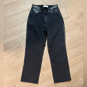 Abercrombie & Fitch Black Jean/Vegan Leather Curve Love Jeans SIZE: 27 (4) Short